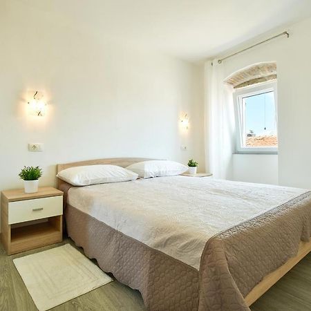 Roviv Apartments In The Old Town By Irundo روفينج المظهر الخارجي الصورة